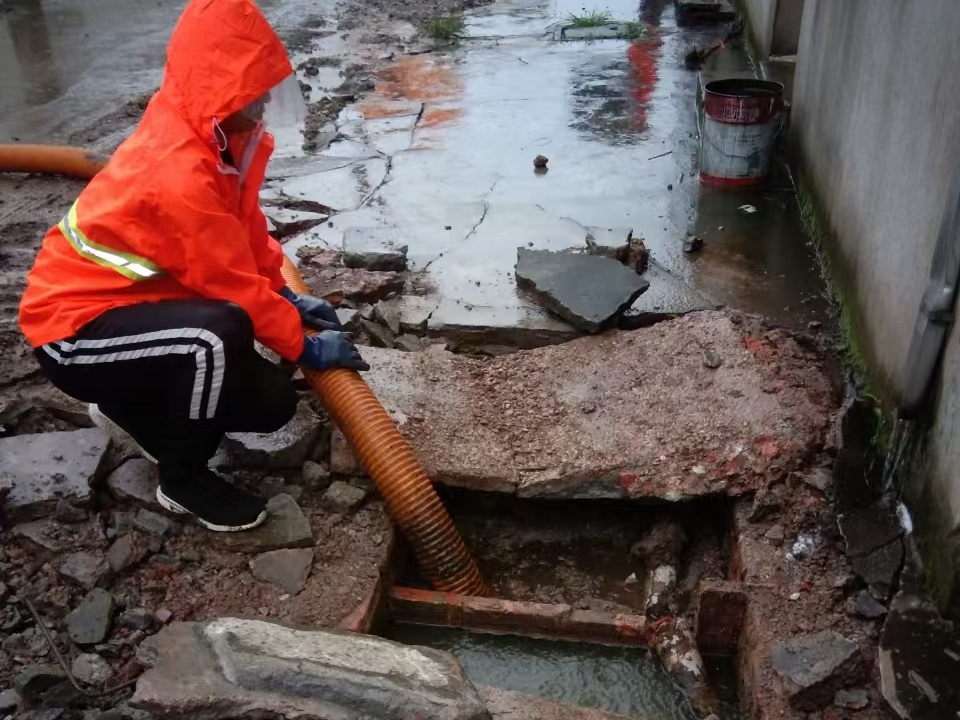 福州专业清理污水池 炜誉市政以规范流程守护城市 “肠道”